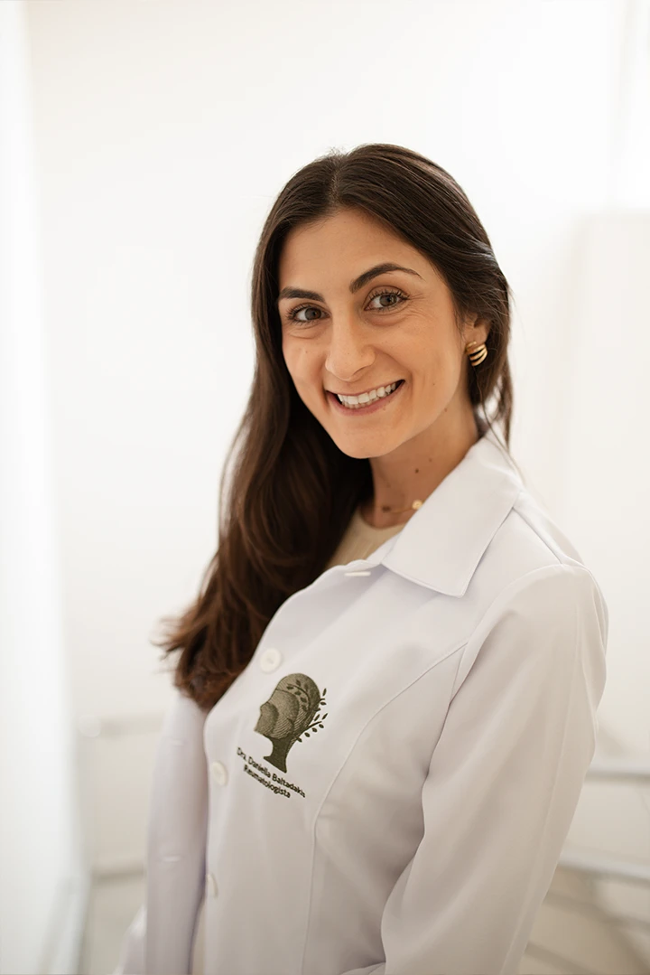 Dra. Daniella Baltadakis no consultório